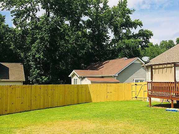 5th image of 210 Kathleen Ct