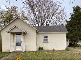 122 S 3rd St, Colwich, KS 67030