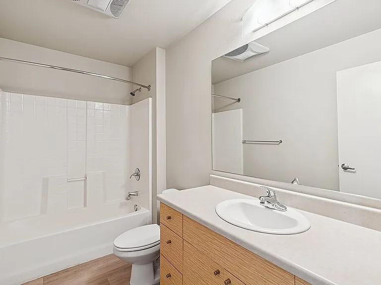 Riverpark Apartments — Photo 8