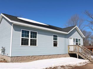 1295 Woodridge Ave, Marquette, MI 49855