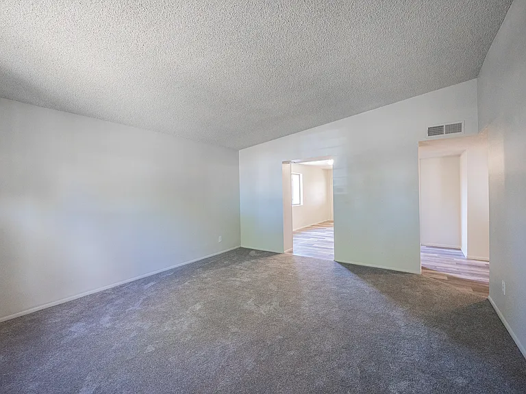 1423 E Virginia Ave — Photo 8