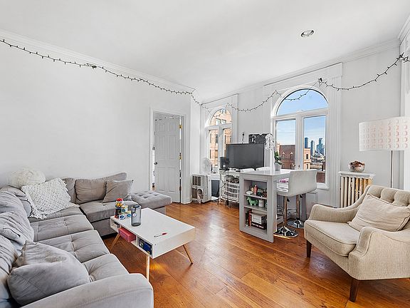 4th image of 34 Beekman Pl #1