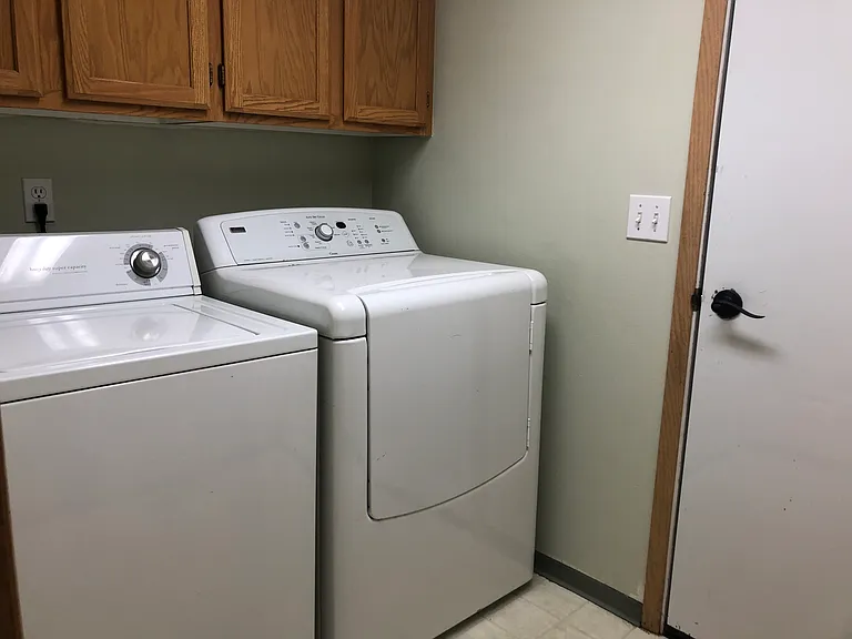247 NW Clay Ct — Photo 7