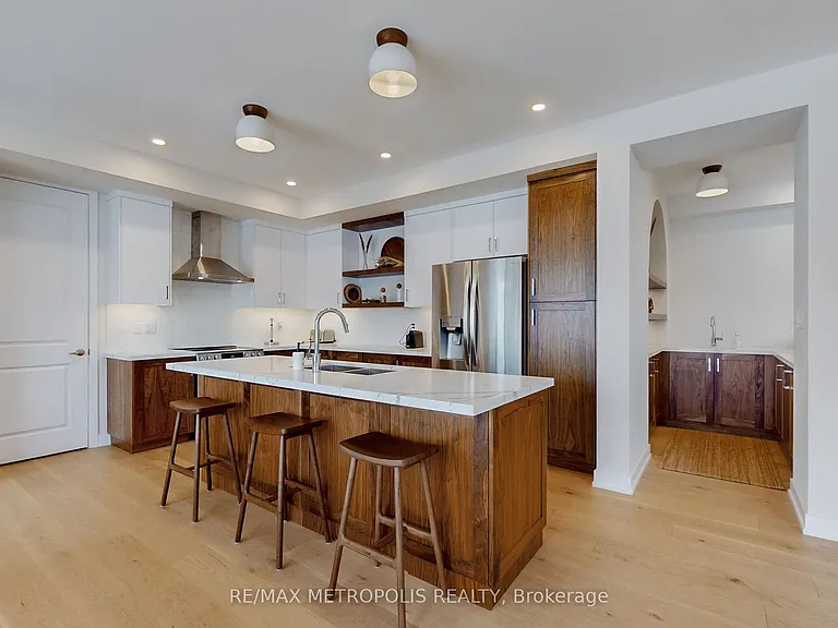 104 Stoneleigh Dr — Photo 6