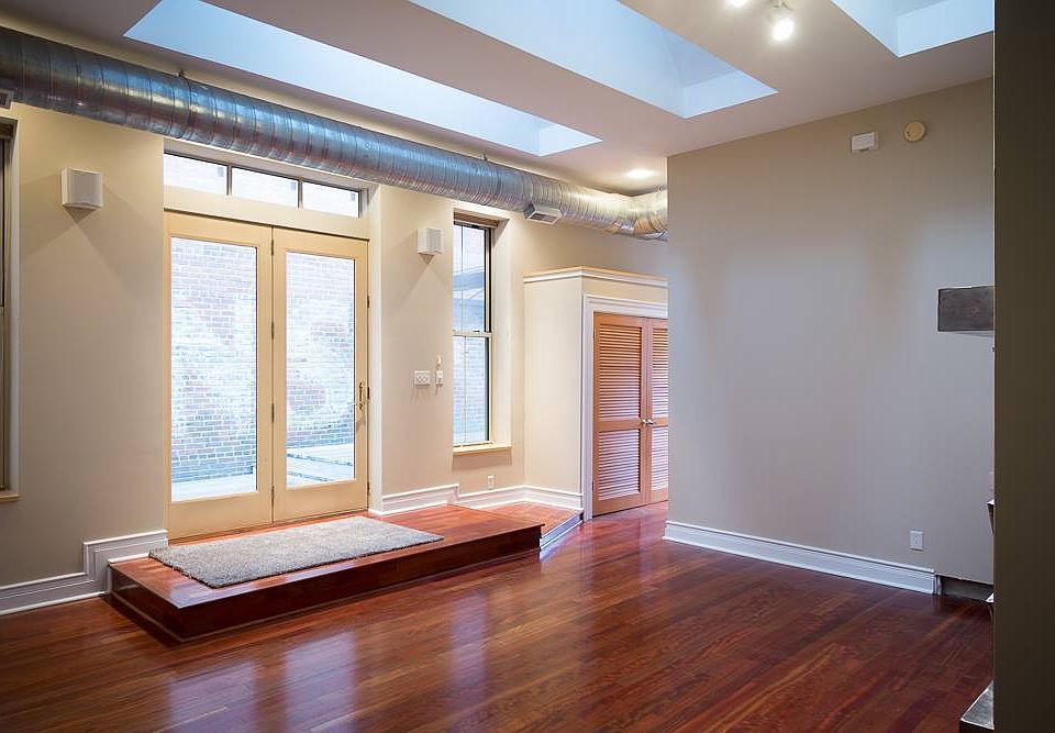 2nd image of 318 E 4th St #2