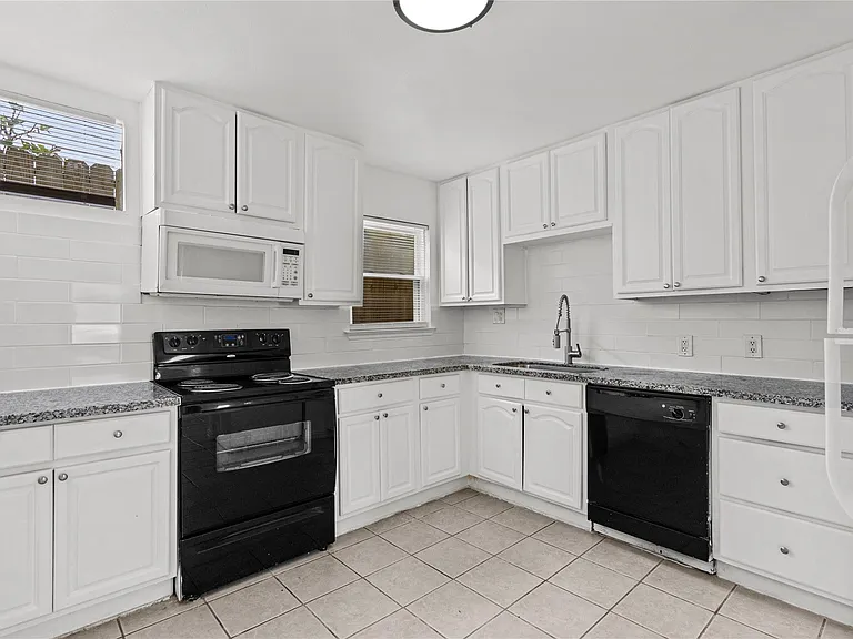 918 Winnie St #103 — Photo 4
