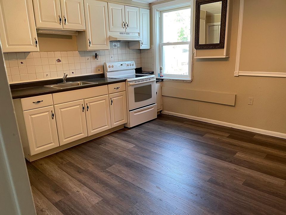 1st image of 3109 W Court Ave