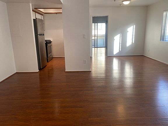5th image of 500 S Saint Andrews Pl #105