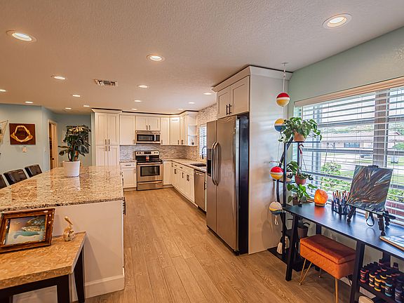 4th image of 4009 Greenwood Drive