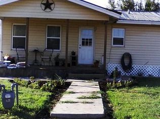 1011 E 7th St, Rotan, TX 79546