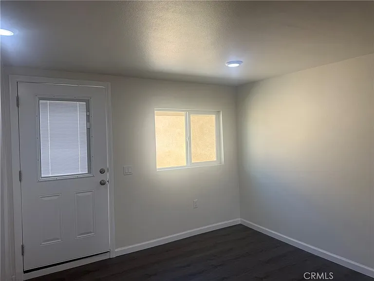 10337 Mull Ave — Photo 15