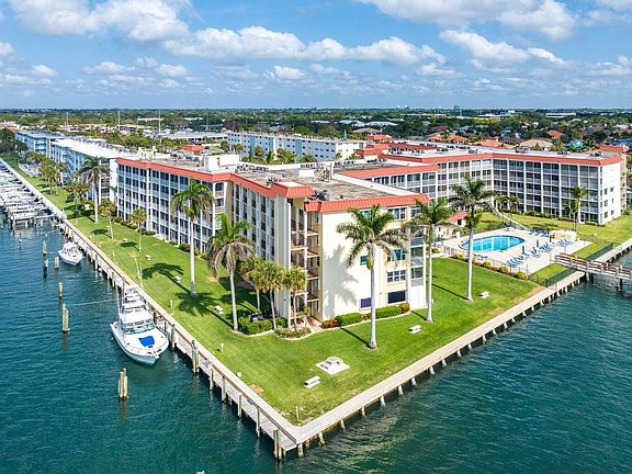 5th image of 100 PARADISE HARBOUR Boulevard #212