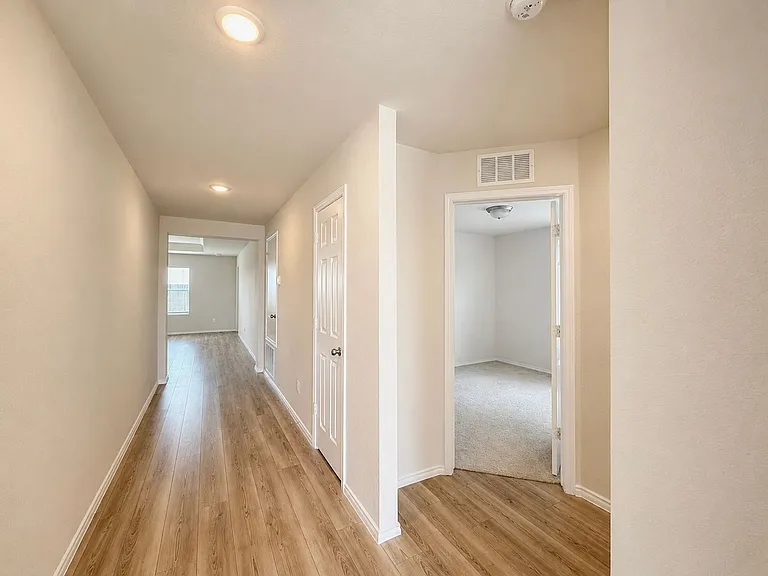 4533 Greenham Ln — Photo 3