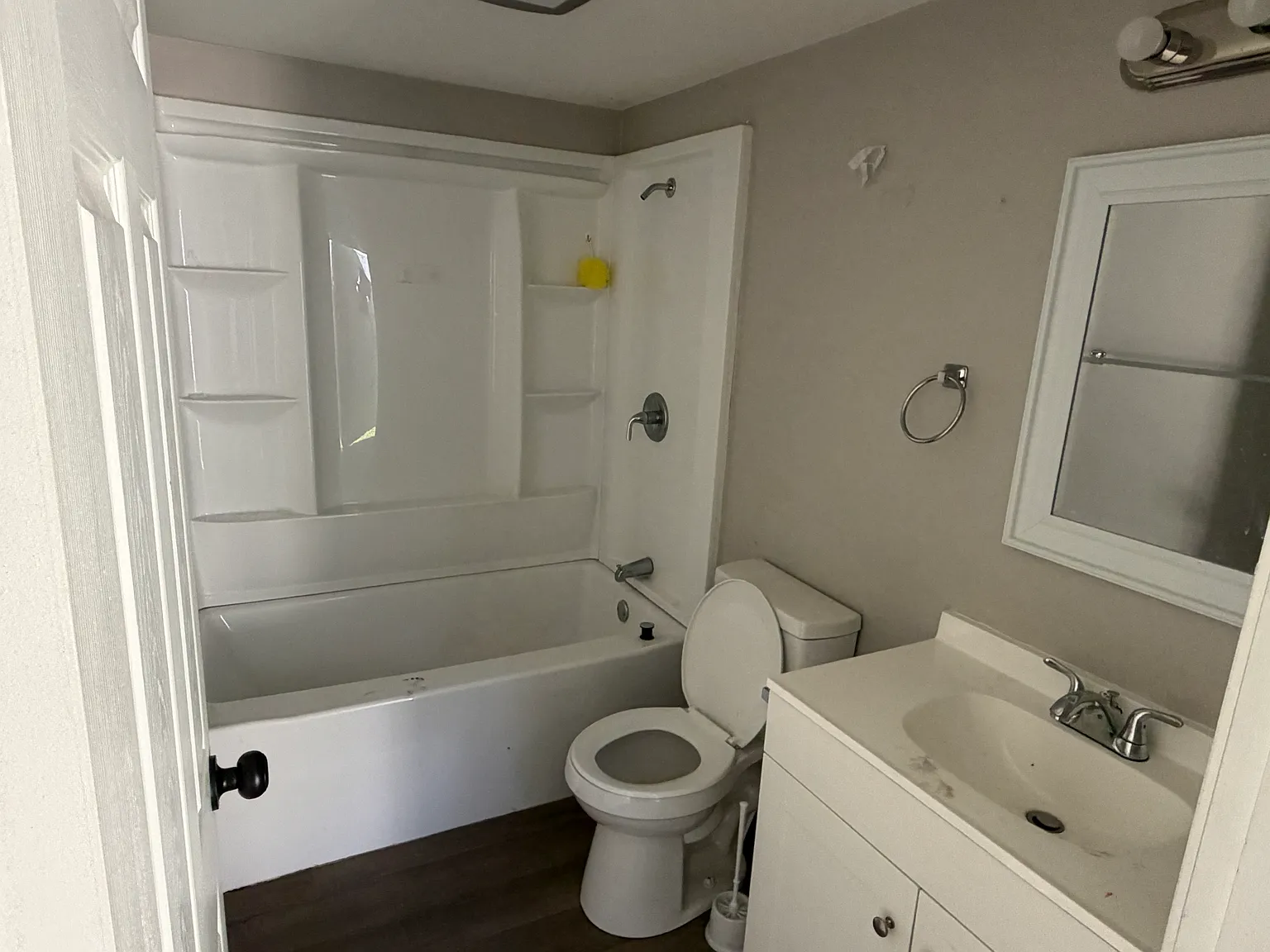 2 bed, 400 sqft, $850 — Photo 2