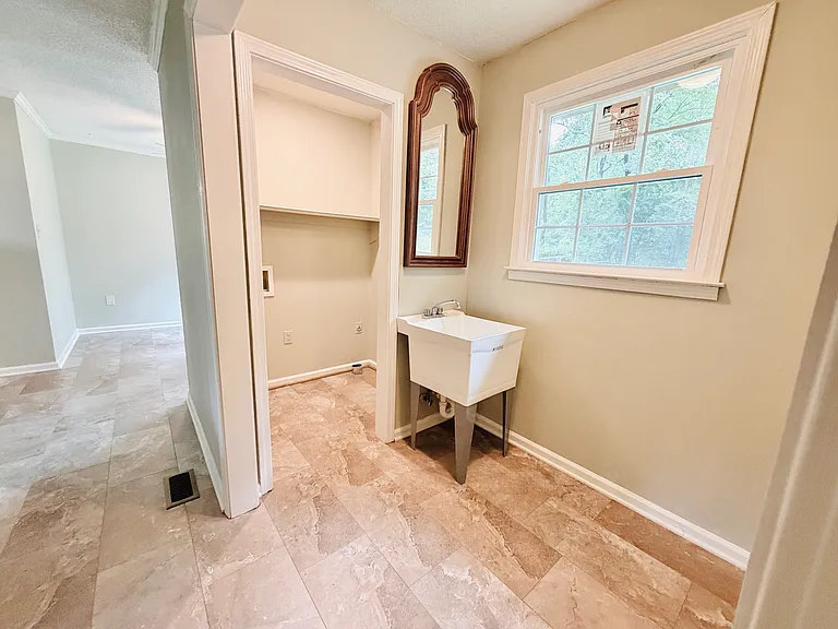 7905 Castleton Ln — Photo 26