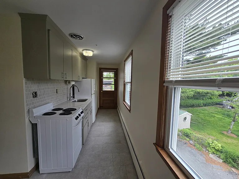 11 Guild St #2R — Photo 10