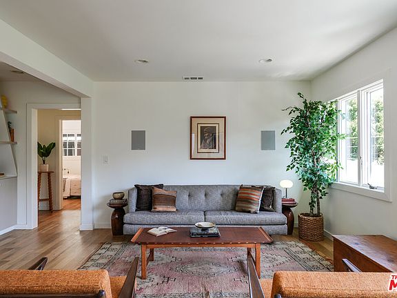 3rd image of 1601 Redesdale Ave