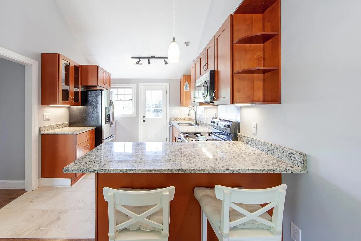 Kitchen granite counters! - 2660 Roslyn Ave