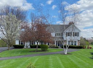 57 W Mundhank Rd, South Barrington, IL 60010