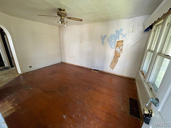 3rd image of 3004 Myrtle Ave