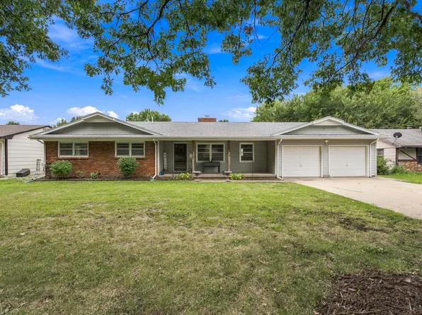 821 E 3rd St, Douglass, KS 67039