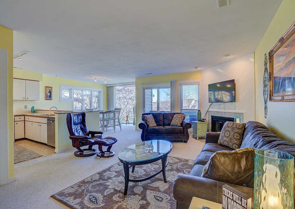 1st image of 70 Clubhouse Tower Cir