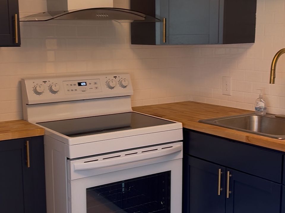 2nd image of 2 Tideview Path APT 8