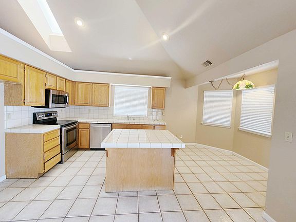 4th image of 6008 Laguna Park Dr