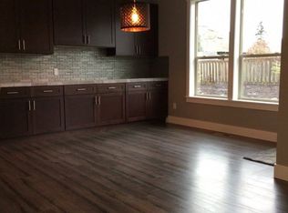 6215 SE Dunbar Dr, Portland, OR 97236
