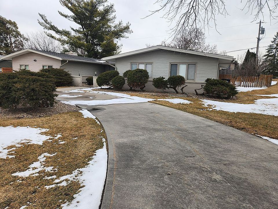 1st image of 407 S 86th St