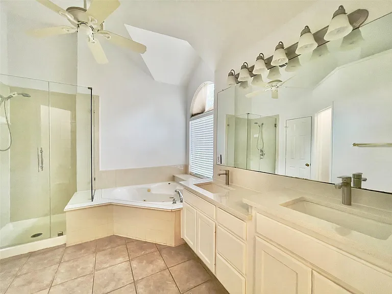 11002 Tree Shadow Ln — Photo 13