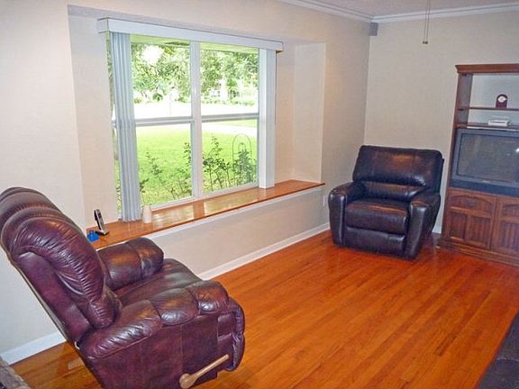 3rd image of 315 Southern Oaks Dr