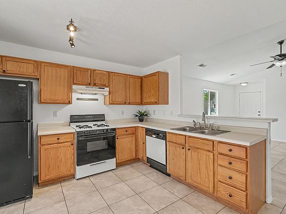 3rd image of 616 Valley Meadows Dr NE