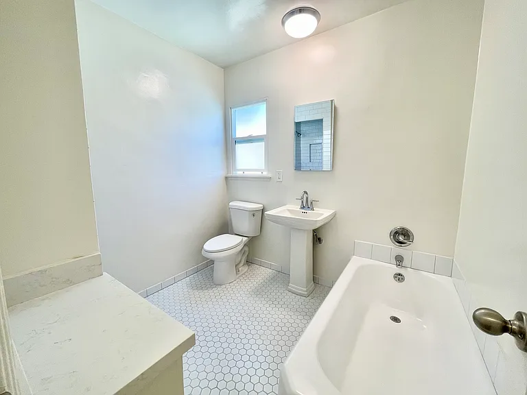 1319 N Fairfax Ave #9 — Photo 12