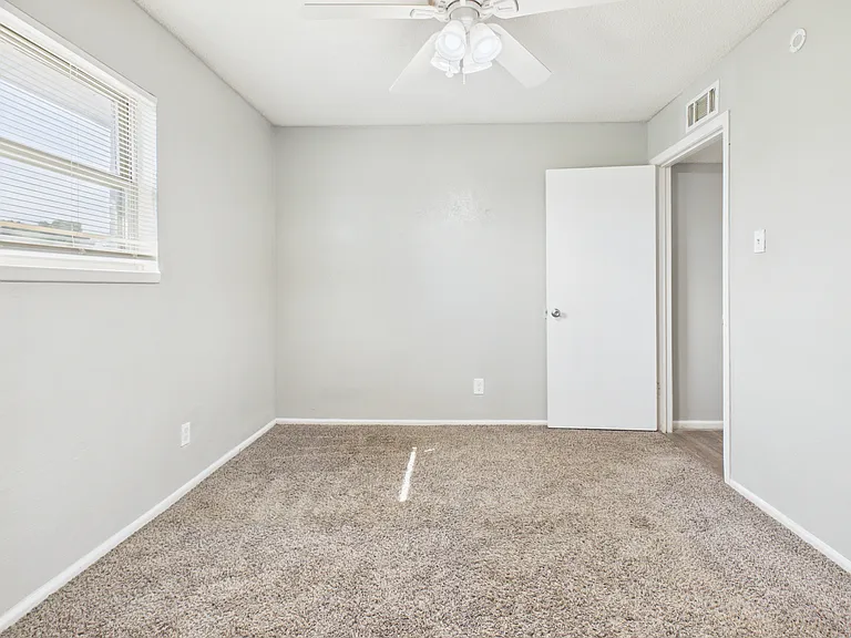Tanglewood Apartments — Photo 46