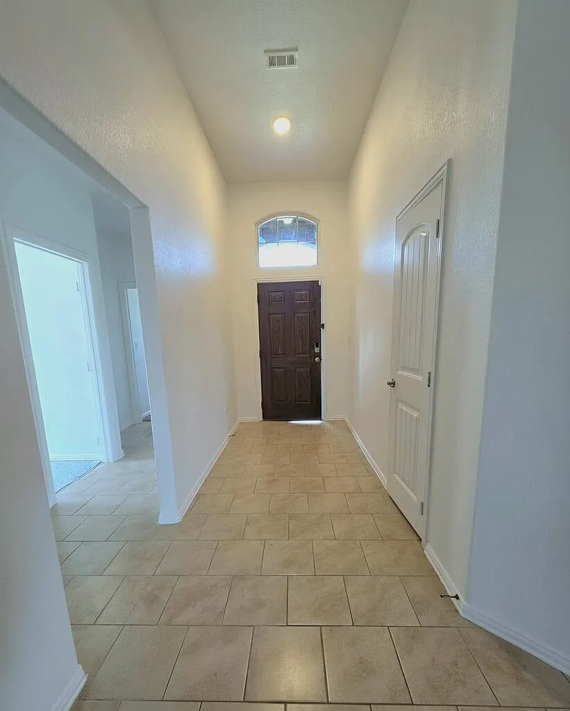4 bed, 2.0 bath, 1782 sqft, $2,500 — Photo 4