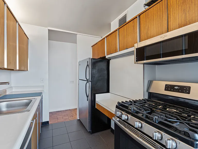 4000 N Charles St — Photo 5