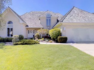 1301 E Brookwood Dr, Arlington Heights, IL