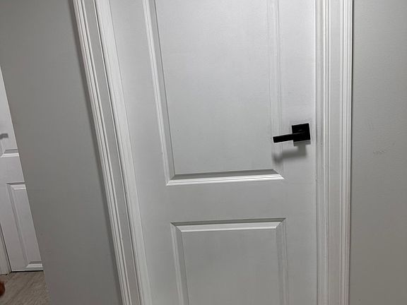 2nd image of 361 Leslie St Floor 1