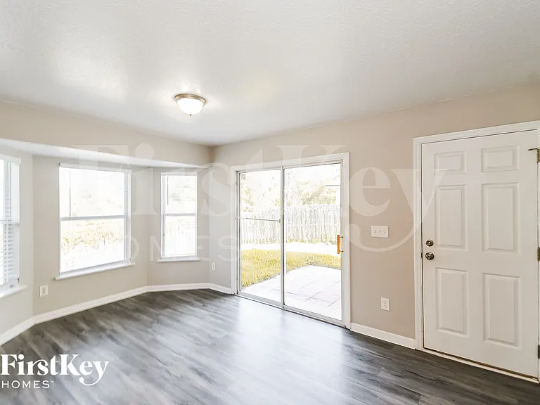 2163 Fresco Dr — Photo 4