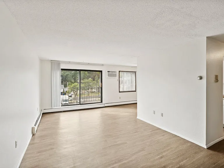 Van Dyke Apartments — Photo 29