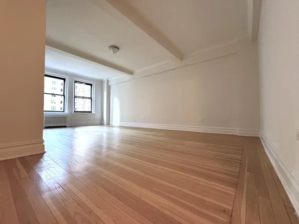 405 East 54th Street image 8 of 19