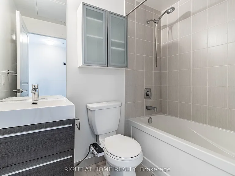 17 Zorra St #903 — Photo 31