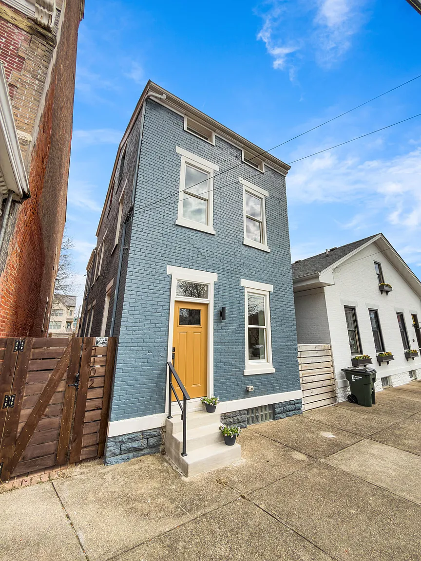 1102 Lee St photo 1