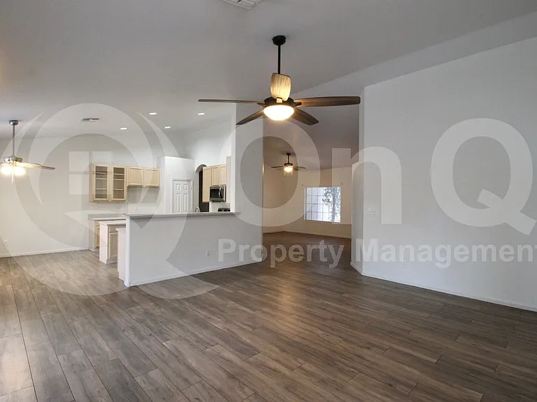 685 W Estrella Dr — Photo 16