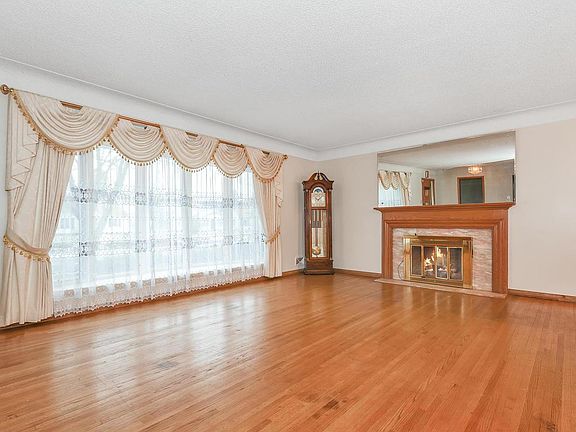 4th image of 3417 Stinson Blvd