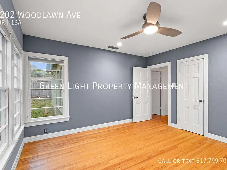 1202 Woodlawn Ave — Photo 15