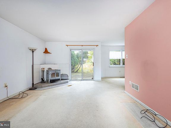 5th image of 228 Red Haven Dr