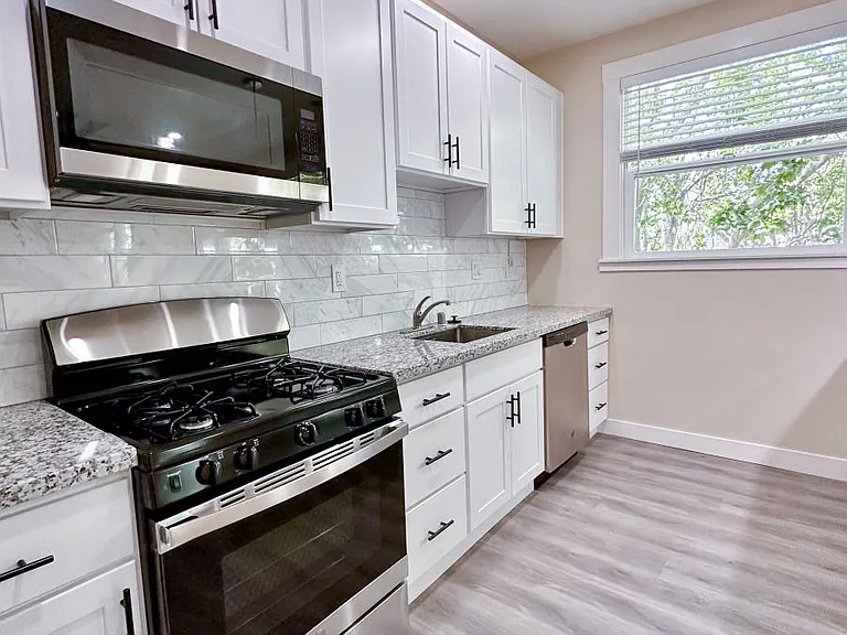 100-150 Duane Street — Photo 3