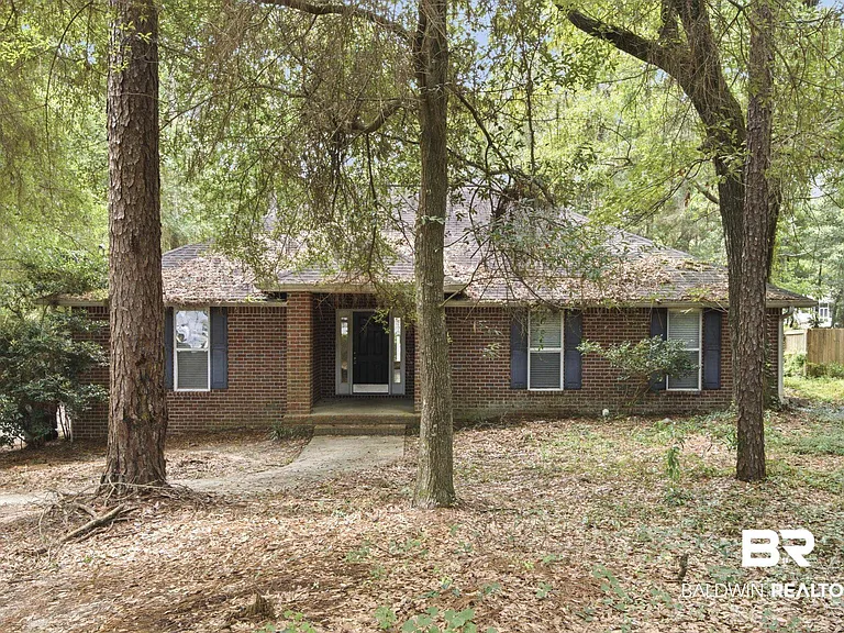 905 Ryan Ave — Photo 1